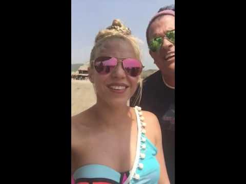 Ver Video de Carlos Vives Shakira & Carlos Vives cantan La Bicicleta!!