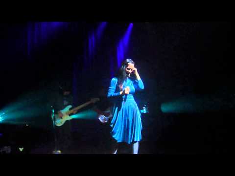 Ver Video de Julieta Venegas 11-05-2011 Julieta Venegas canta Ilusin em portugus em Porto Alegre